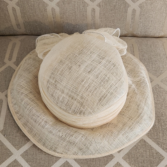 Lord and Taylor new with tags cream hat with bow - Picture 5 of 6